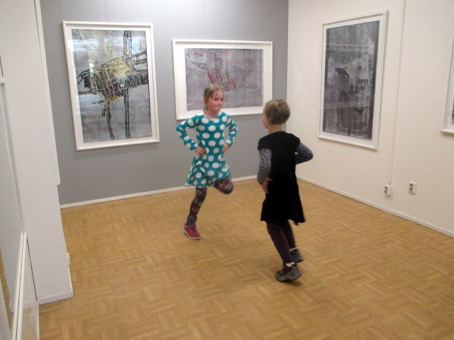 TYTTÖSET SUVI JA SEELA INNOSTUIVAT TANSSAHTELEMAAN