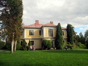 Harvialan kartono oli kesäisen vihreä kokouspaikka