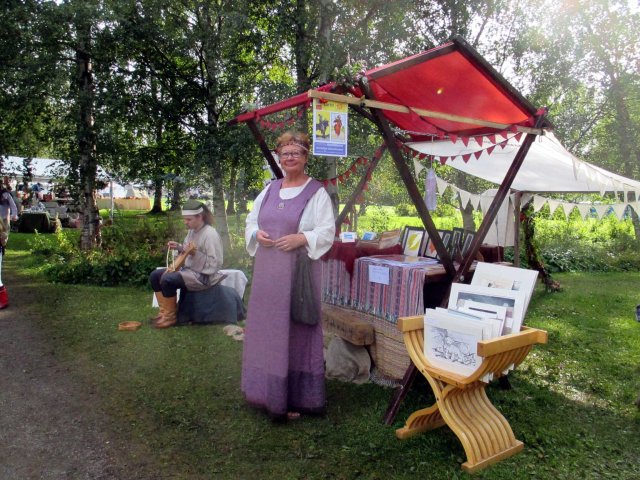 MAMA MADDALENA TORIKOJULLA, TAUSTALLA VILPPU MUSISOI