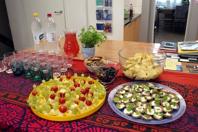 TARJOILU OLI VÄRIKÄS