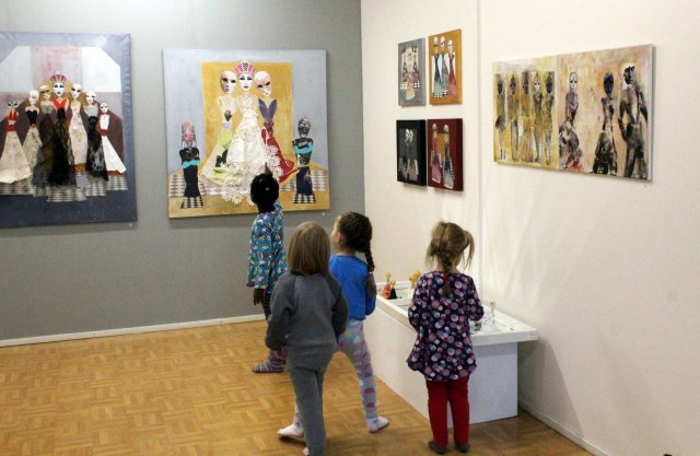 OHJELMASSA OLI ALUKSI TAIDENÄYTTELYN KATSELMUS