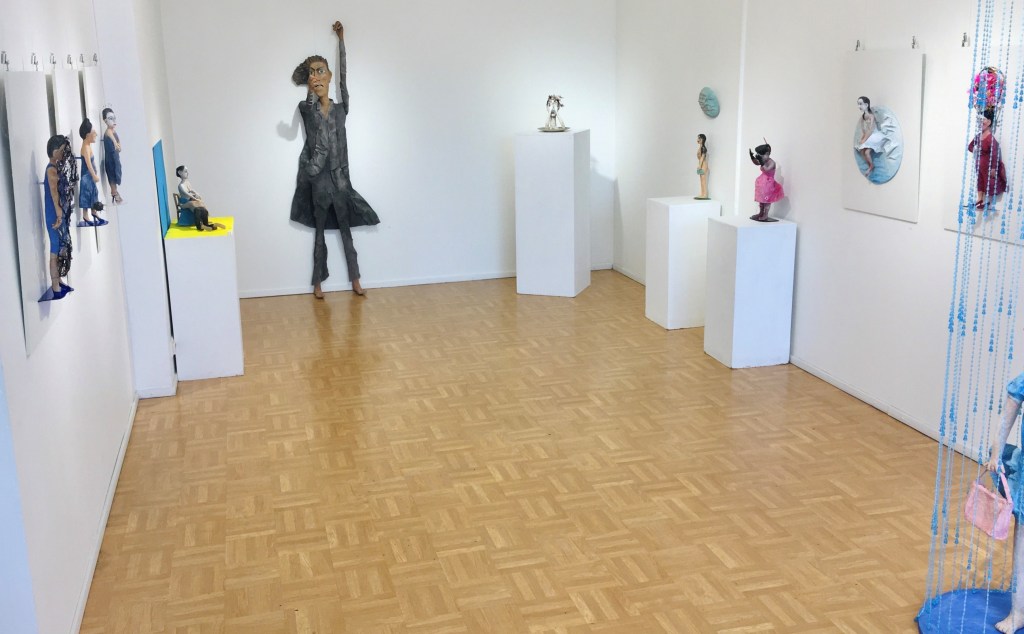 Heli Tuhkasen näyttely toukokuussa 2022